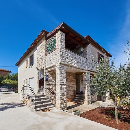 Red Karmenita Apartment Umag Exterior photo
