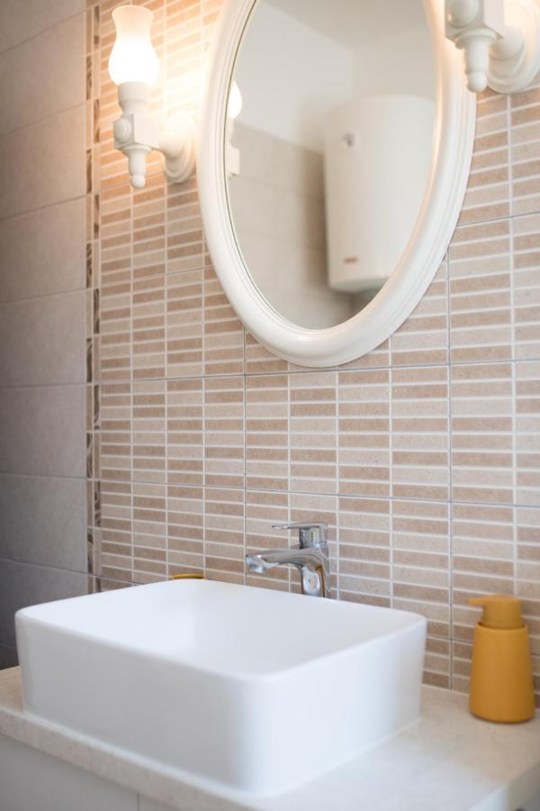 Red Karmenita Apartment Umag Room photo