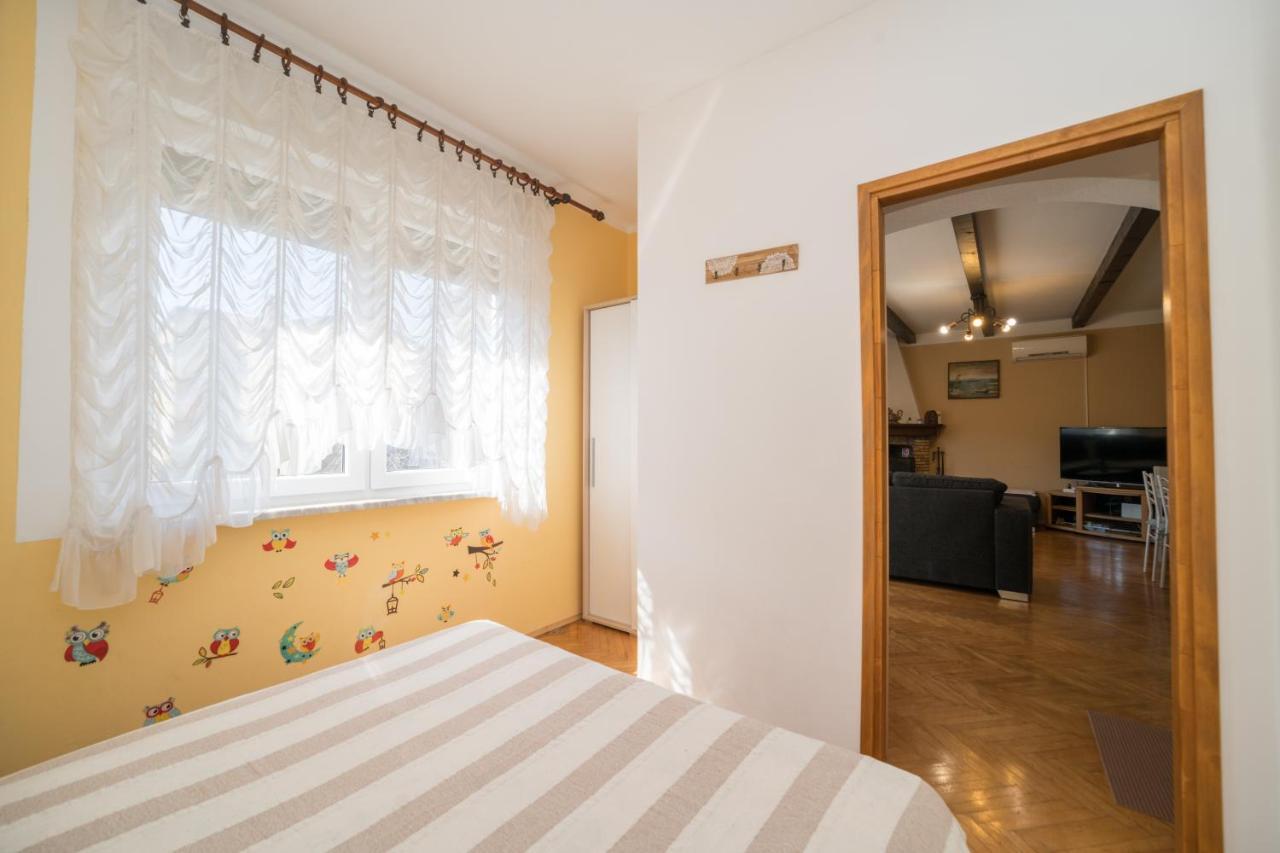 Red Karmenita Apartment Umag Exterior photo