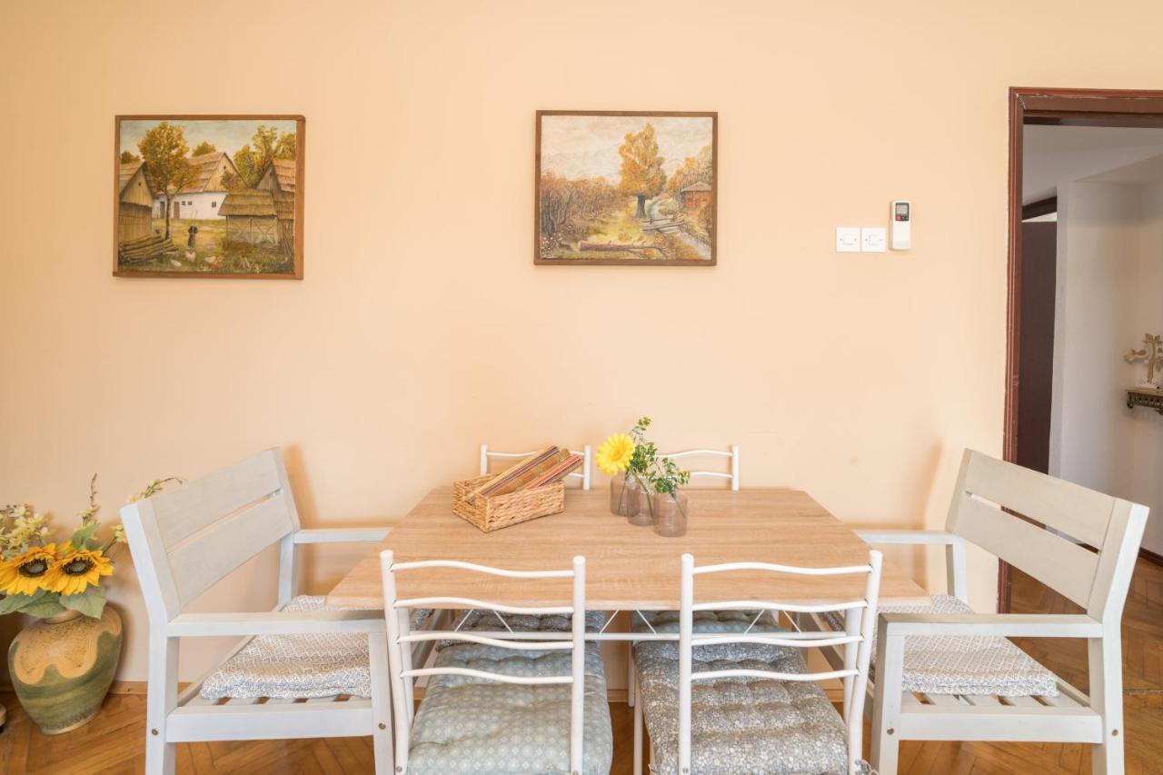 Red Karmenita Apartment Umag Exterior photo