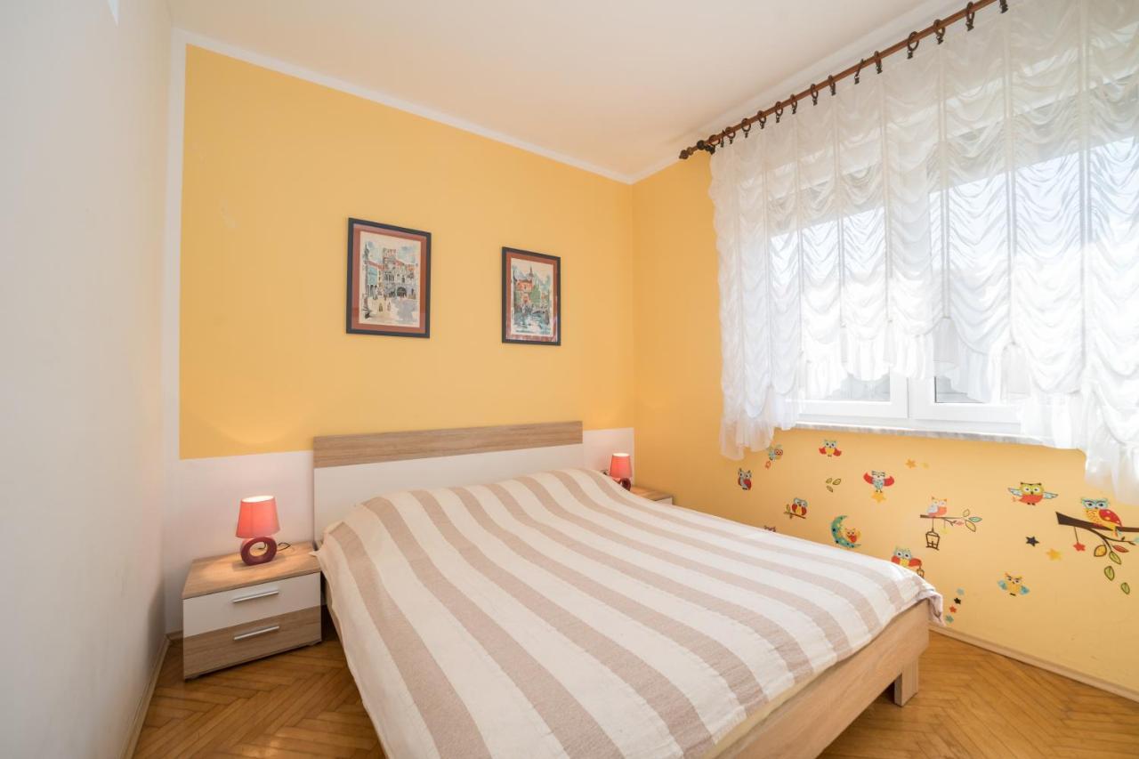 Red Karmenita Apartment Umag Exterior photo