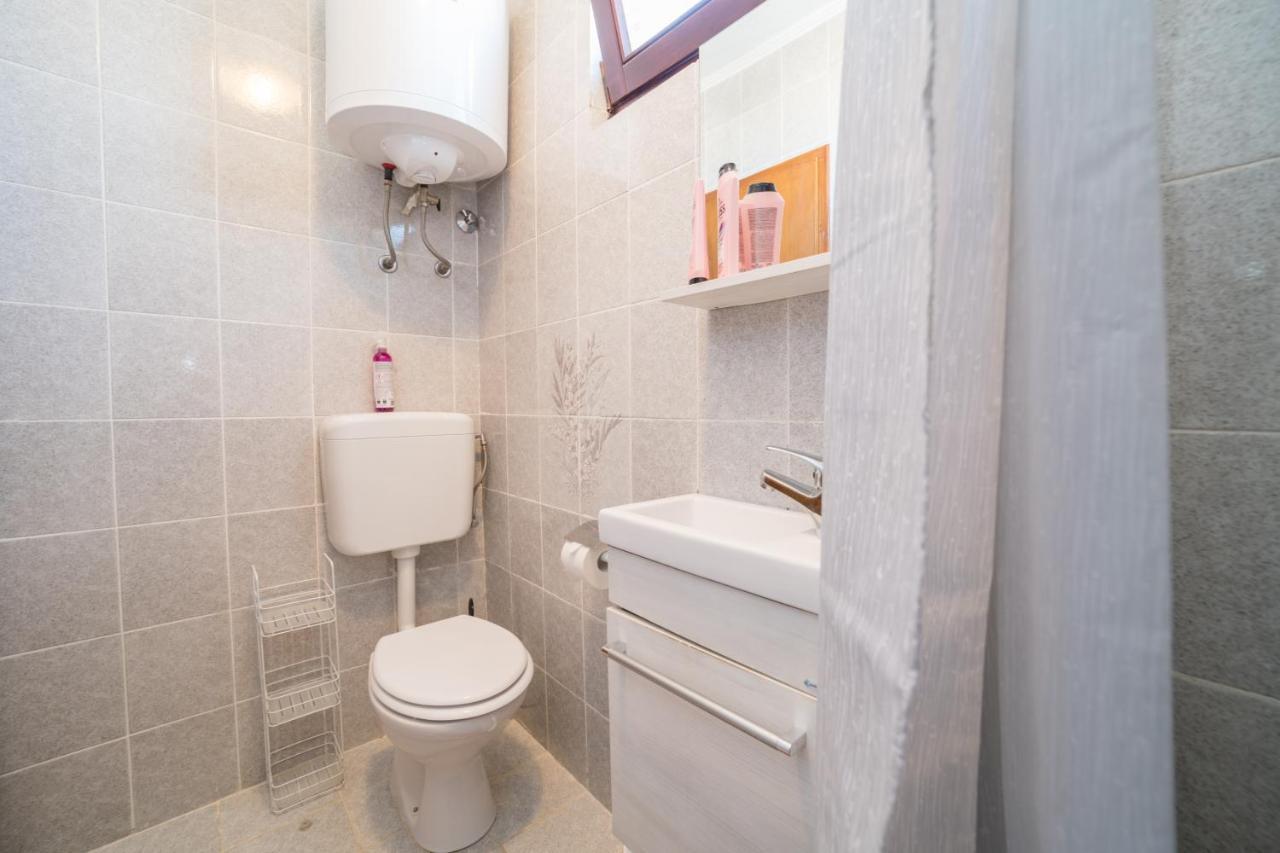 Red Karmenita Apartment Umag Exterior photo