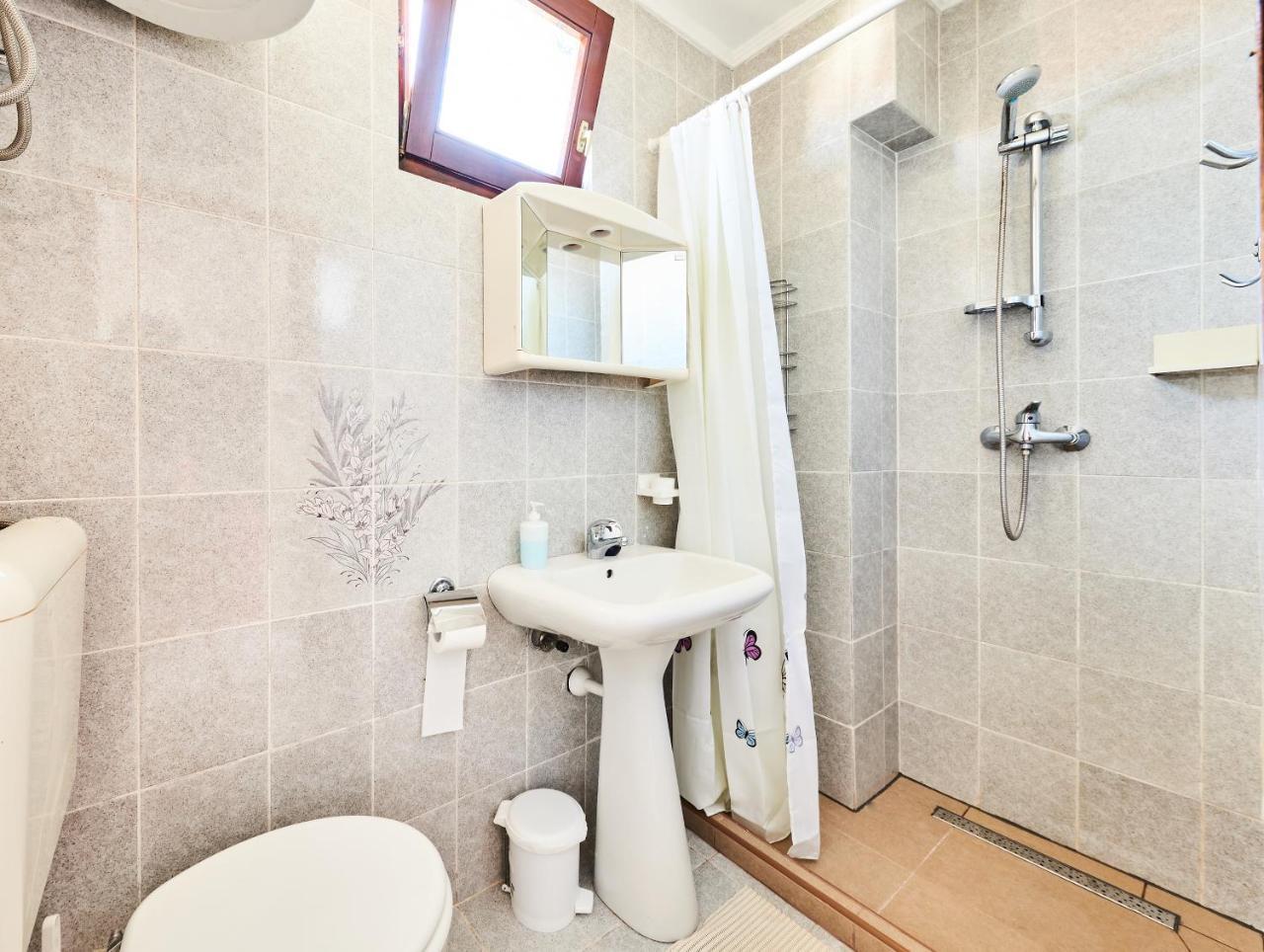 Red Karmenita Apartment Umag Exterior photo